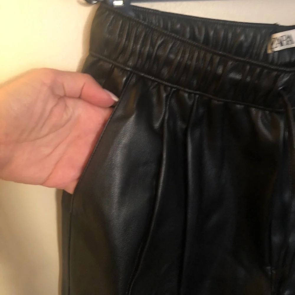 Zara faux leather pants - Picture 6 of 8
